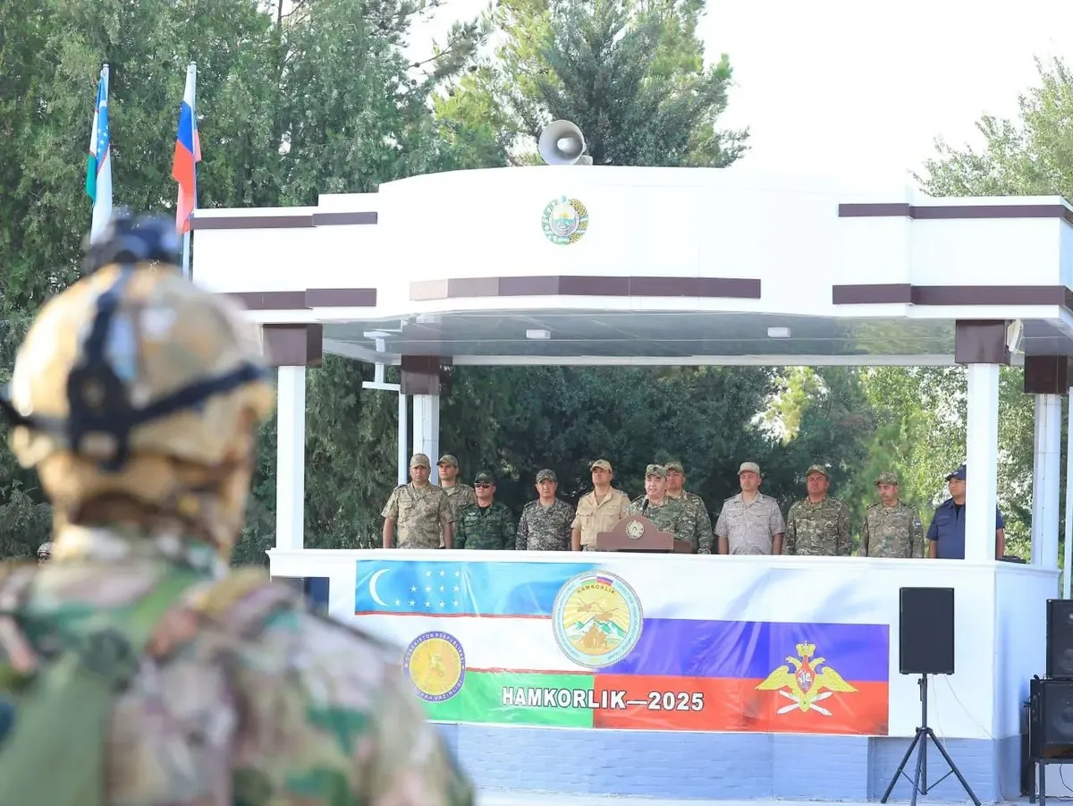 Uzbek and Russian forces during the Hamkorlik-2025 joint military exercise